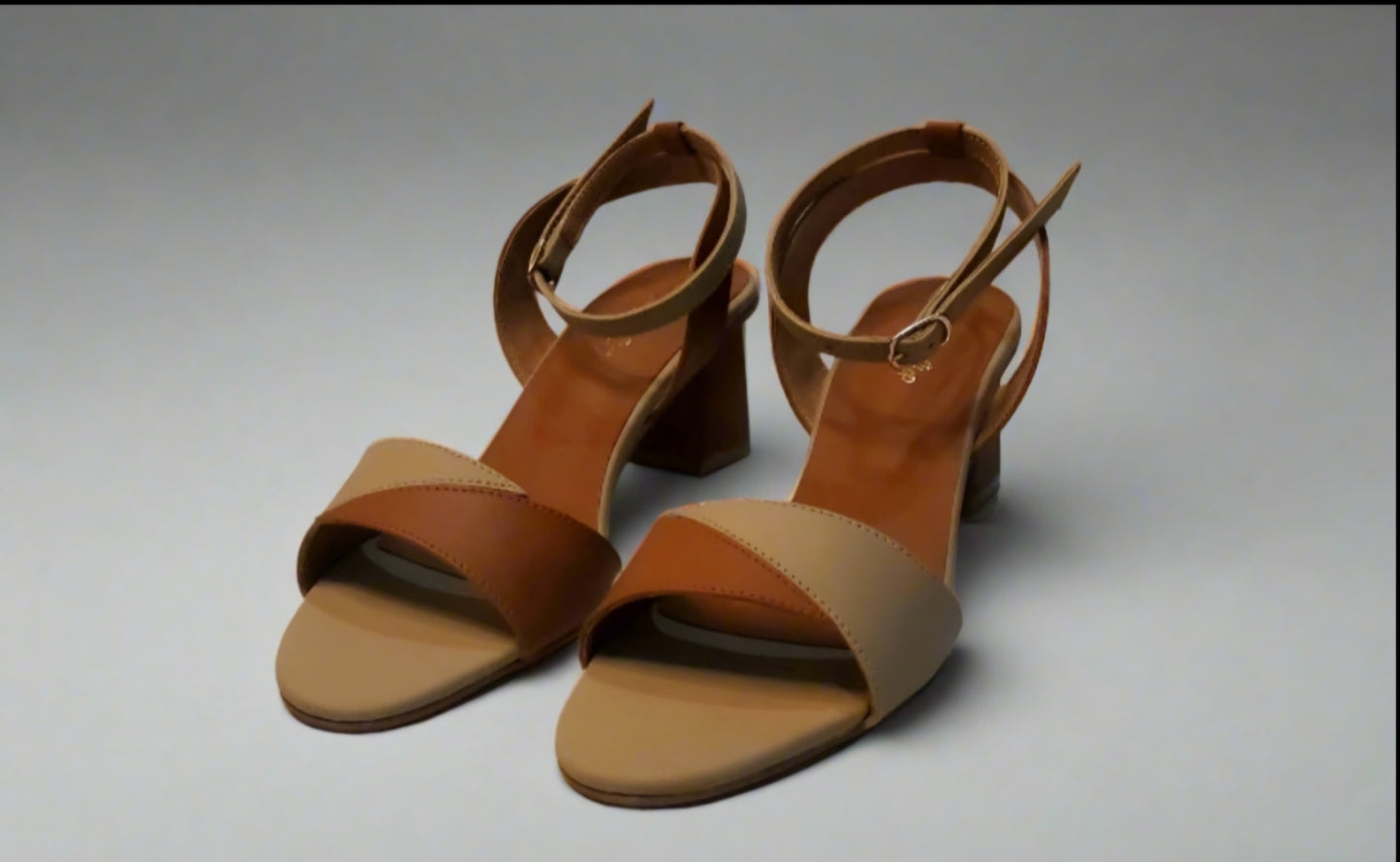 Two-Tone Block Heel Sandals – Tan & Beige