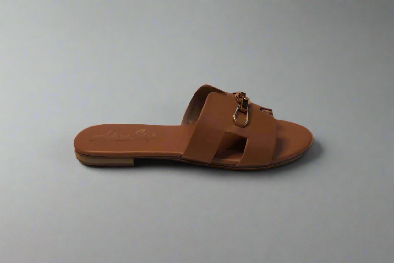 Minimalist Buckle Slide Sandals – Camel Brown